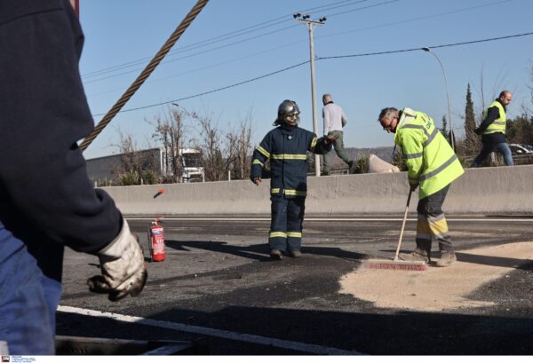 Καραμπόλα στην περιφερειακή Δραπετσώνας – Διακοπή κυκλοφορίας λόγω διαρροής καυσίμων