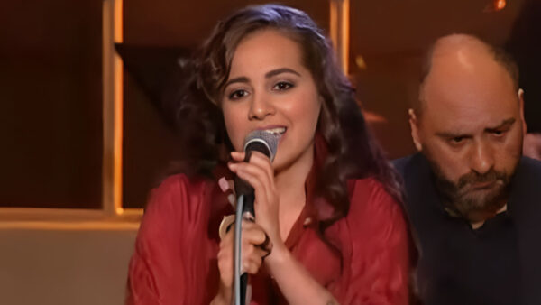 Η πρώτη τηλεοπτική εμφάνιση της Ρίας Ελληνίδου στην εκπομπή «Στην υγεία μας ρε παιδιά»