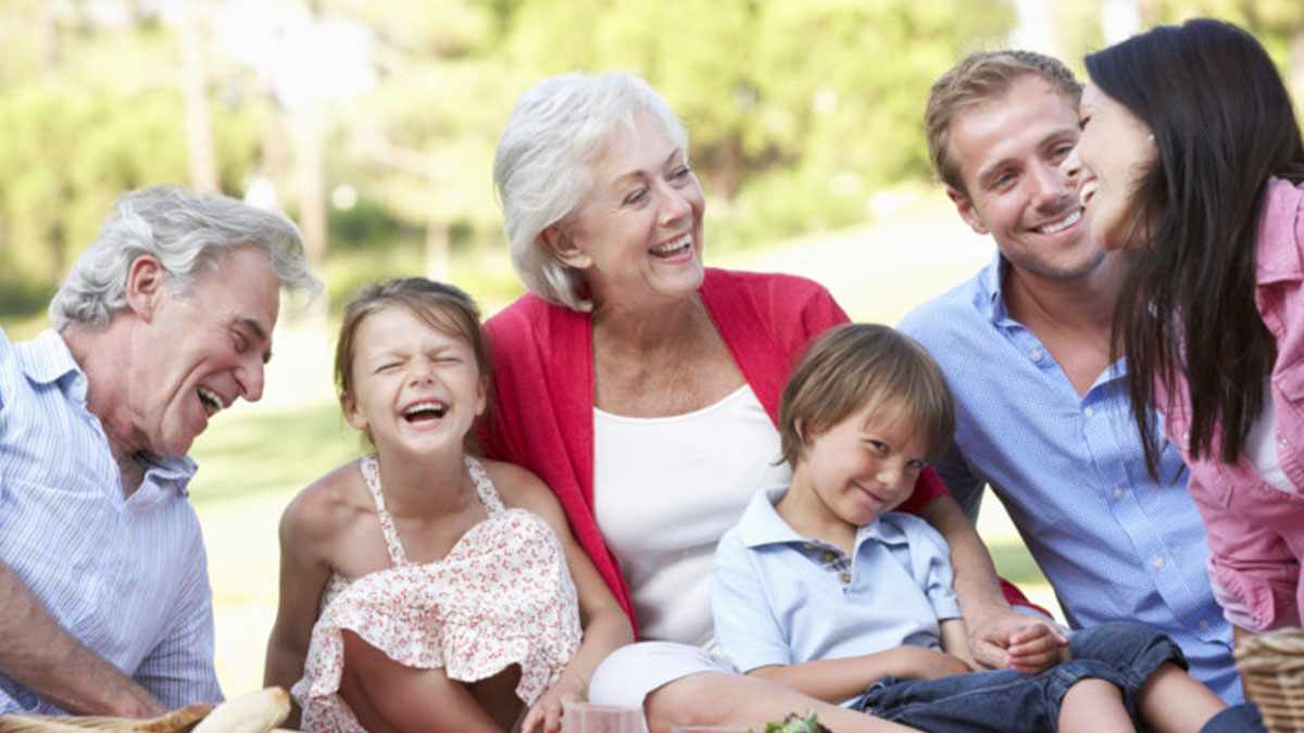 Γιατί να μην πιέζεις το παιδί σου να αγκαλιάζει συγγενείς