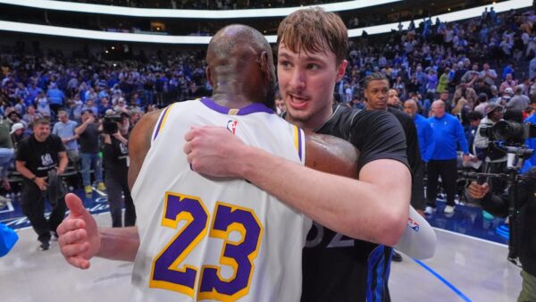 Ο ΛεΜπρόν Τζέιμς αποθέωσε τον Κούπερ Φλαγκ