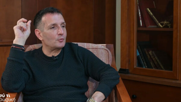 Δημήτρης Μπάσης: «Είμαι 33 χρόνια στην Αθήνα και δεν με έχει κερδίσει – Σκέφτομαι να μετακομίσω μόνιμα στο χωριό μου»