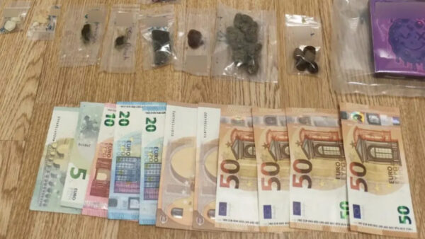 Συνελήφθη σωφρονιστικός υπάλληλος που εισήγαγε ναρκωτικά από ΗΠΑ, Ισπανία, Βρετανία