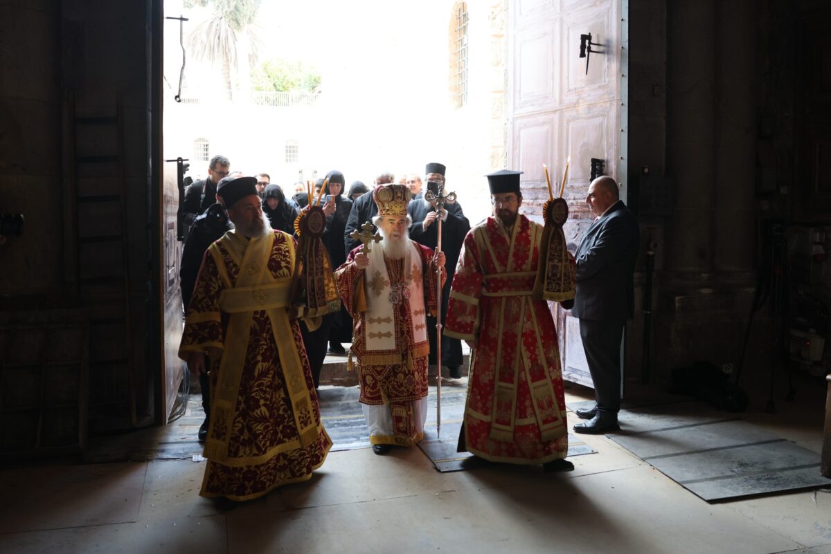 Η στιγμή που ανοίγουν οι πύλες στον Ναό της Αναστάσεως μετά από 40 ημέρες – Το ΕΡΤnews στην Ιερουσαλήμ