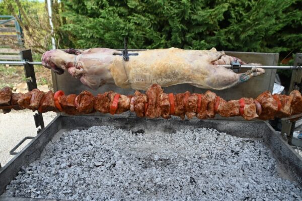 Χ. Αράχωβας (Ινστ. Εμπορίου και Υπηρεσιών ΕΣΕΕ) στο ΕΡΤnews Radio 105,8: Από 107 έως 156 ευρώ το κόστος του πασχαλινού τραπεζιού για 4 έως 6 άτομα