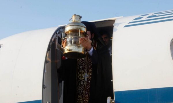 Άγιο Φως: Οι πτήσεις για τη μεταφορά του σε όλη την Ελλάδα