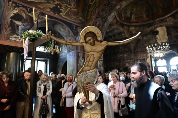 Μ. Παρασκευή: Ημέρα σιωπής και κατάνυξης – Ολοκληρώθηκαν οι τελετές Αποκαθήλωσης από άκρη σε άκρη της χώρας