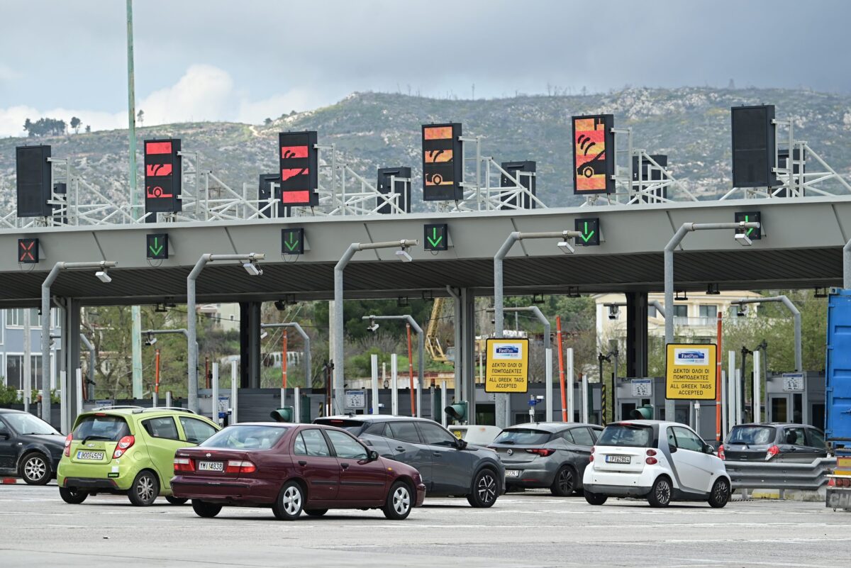 Μεγάλη έξοδος για το Πάσχα: 320.000 οχήματα έφυγαν σε δύο ημέρες – Ουρές στα διόδια και αυξημένη κίνηση σε ΚΤΕΛ και λιμάνια