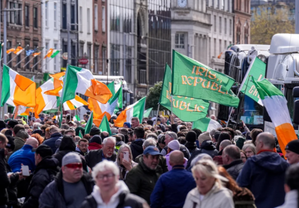 Ιρλανδία: Πέμπτη ημέρα διαδηλώσεων ενάντια στις τιμές των καυσίμων – Μπλόκα σε δυιλιστήριο πετρελαίου και αυτοκινητόδρομους