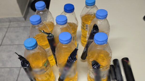 Τουλάχιστον 14 τραυματίες από βεγγαλικά μέσα σε ένα μήνα – Μπαράζ συλλήψεων στην Αττική το βράδυ της Ανάστασης