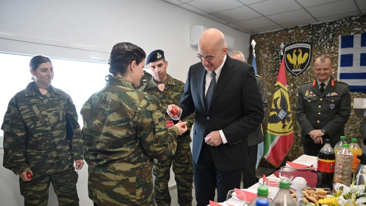 Δένδιας: Ευχές για το Πάσχα από το επιτηρητικό φυλάκιο «126» στον Έβρο