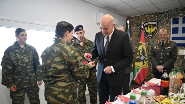 Δένδιας: Ευχές για το Πάσχα από το επιτηρητικό φυλάκιο «126» στον Έβρο