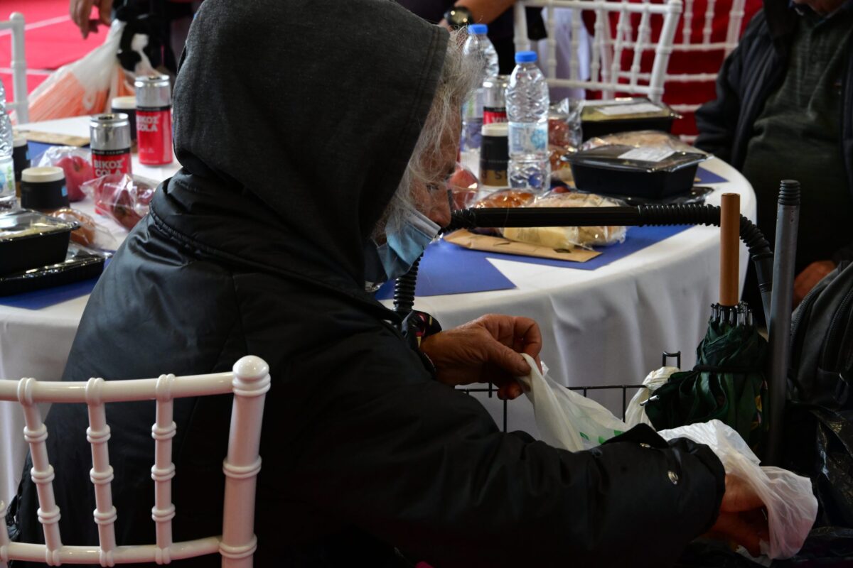 Πραγματοποιήθηκε το καθιερωμένο «Γεύμα Αγάπης» από το Δήμο Αθηναίων