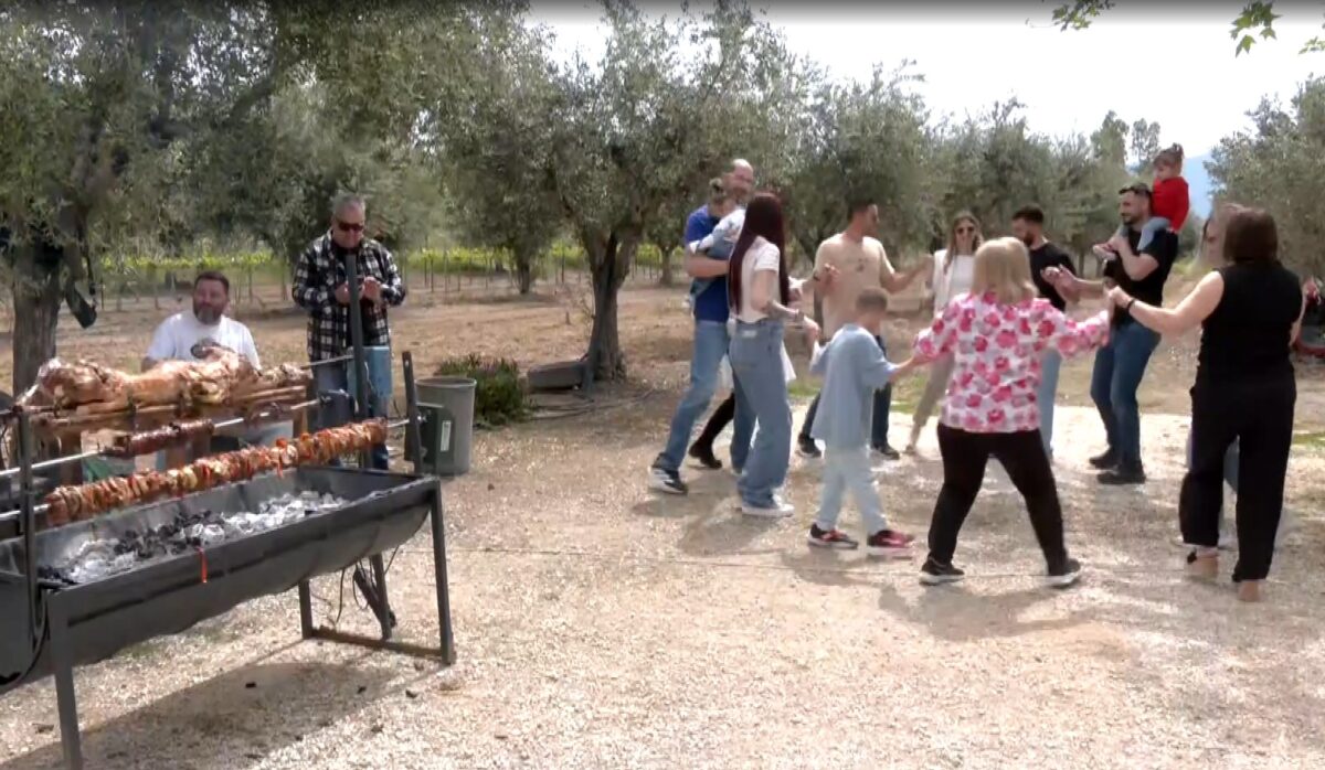 Πάσχα σε κάθε γωνιά της Ελλάδας – Σούβλες, χορός και πατροπαράδοτα εδέσματα