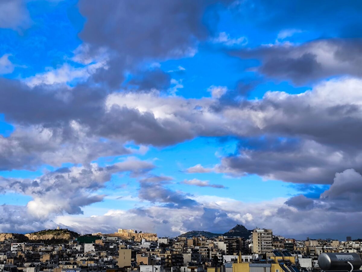 Καιρός: Συννεφιά και τοπικές βροχές την Τρίτη (14/04)