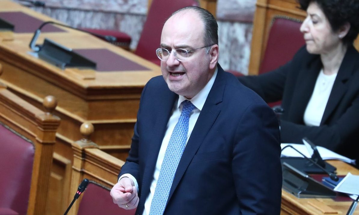 Καταιγισμός πυρών από ΠΑΣΟΚ και ΣΥΡΙΖΑ κατά της κυβέρνησης για Λαζαρίδη – «Τι γραμμάτια ξεπληρώνει ο Μητσοτάκης και τον καλύπτει;»