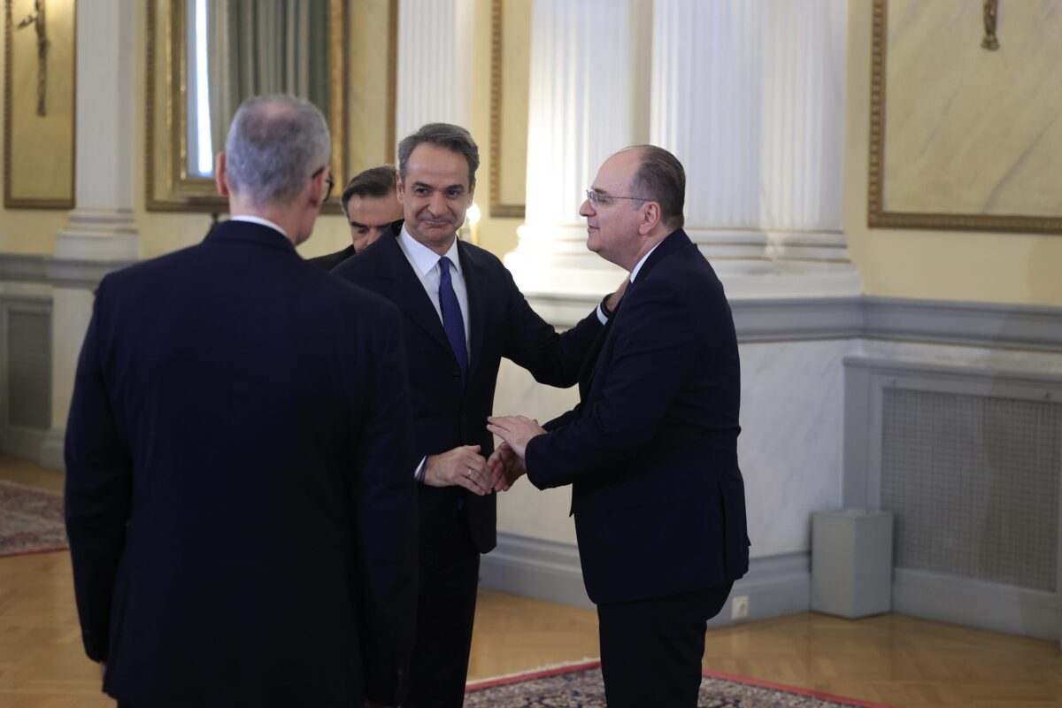 ΠΑΣΟΚ: Ο Μητσοτάκης κρατά τον Λαζαρίδη στη θέση του γιατί είναι το προσωπικό του ρουσφέτι