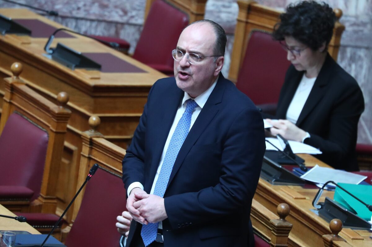 Νέο πεδίο πολιτικής αντιπαράθεσης: Στο επίκεντρο ο τίτλος σπουδών του Μακάριου Λαζαρίδη