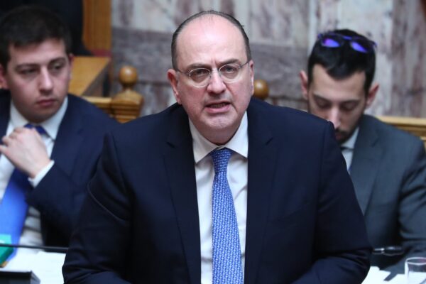 Νέο πεδίο πολιτικής αντιπαράθεσης ο Μακάριος Λαζαρίδης – «Δεν υπάρχει ζήτημα για την παραμονή του στην κυβέρνηση» λέει ο Π. Μαρινάκης