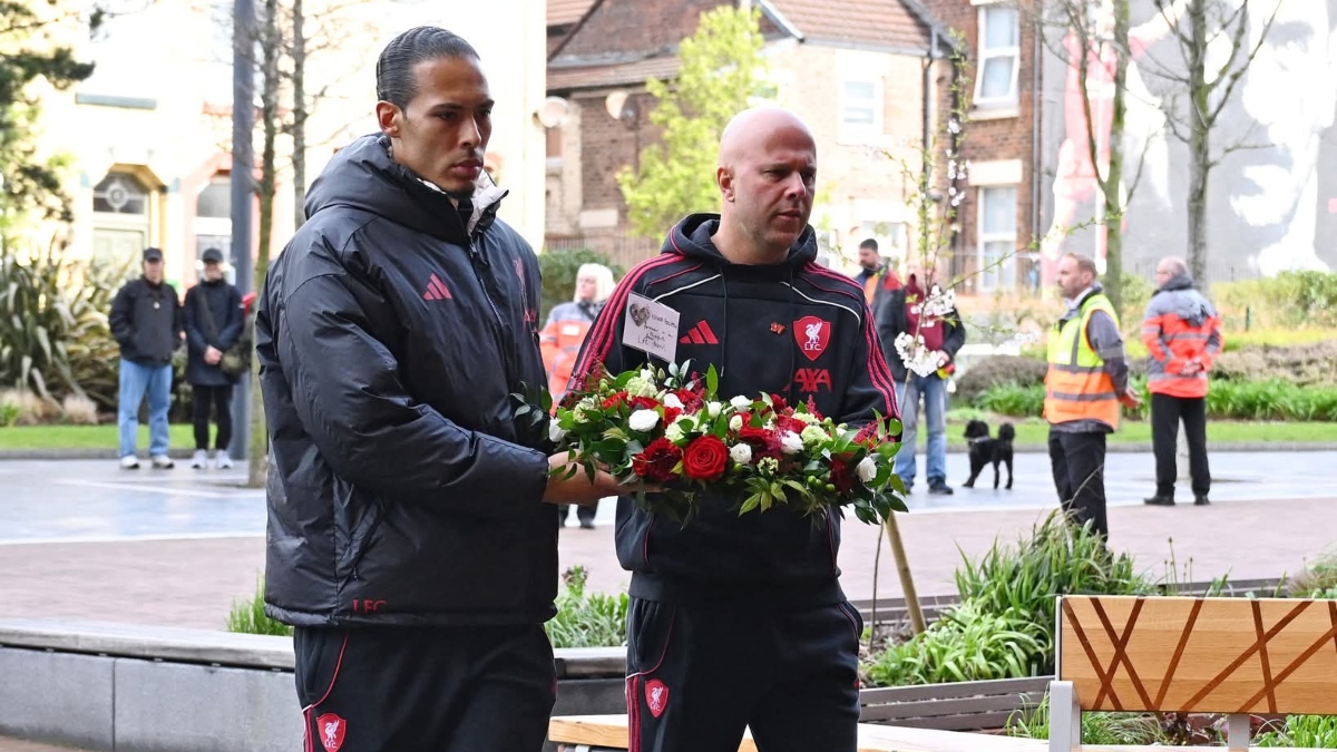 Η Λίβερπουλ απέτισε φόρο τιμής στα θύματα του Χίλσμπορο (pics)