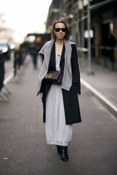 Πουλόβερ στους ώμους: Το μικρό μυστικό των it girls