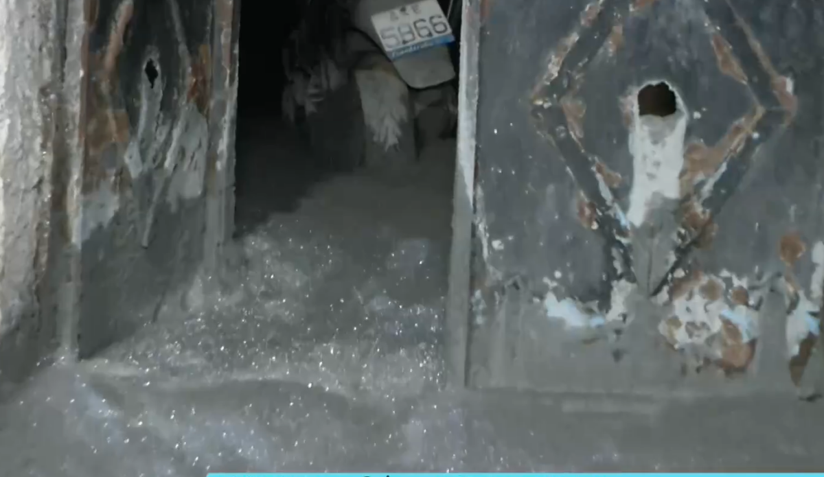 Ο μετροπόντικας της Γραμμής 4 έλυσε το μυστήριο με το τσιμέντο που ξεπήδησε από τα έγκατα της Κυψέλης