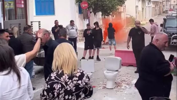 Έκαναν… «Βιετνάμ» ένα γλέντι στην Εύβοια – Όταν βγήκαν λεκάνες και νιπτήρες για σπάσιμο