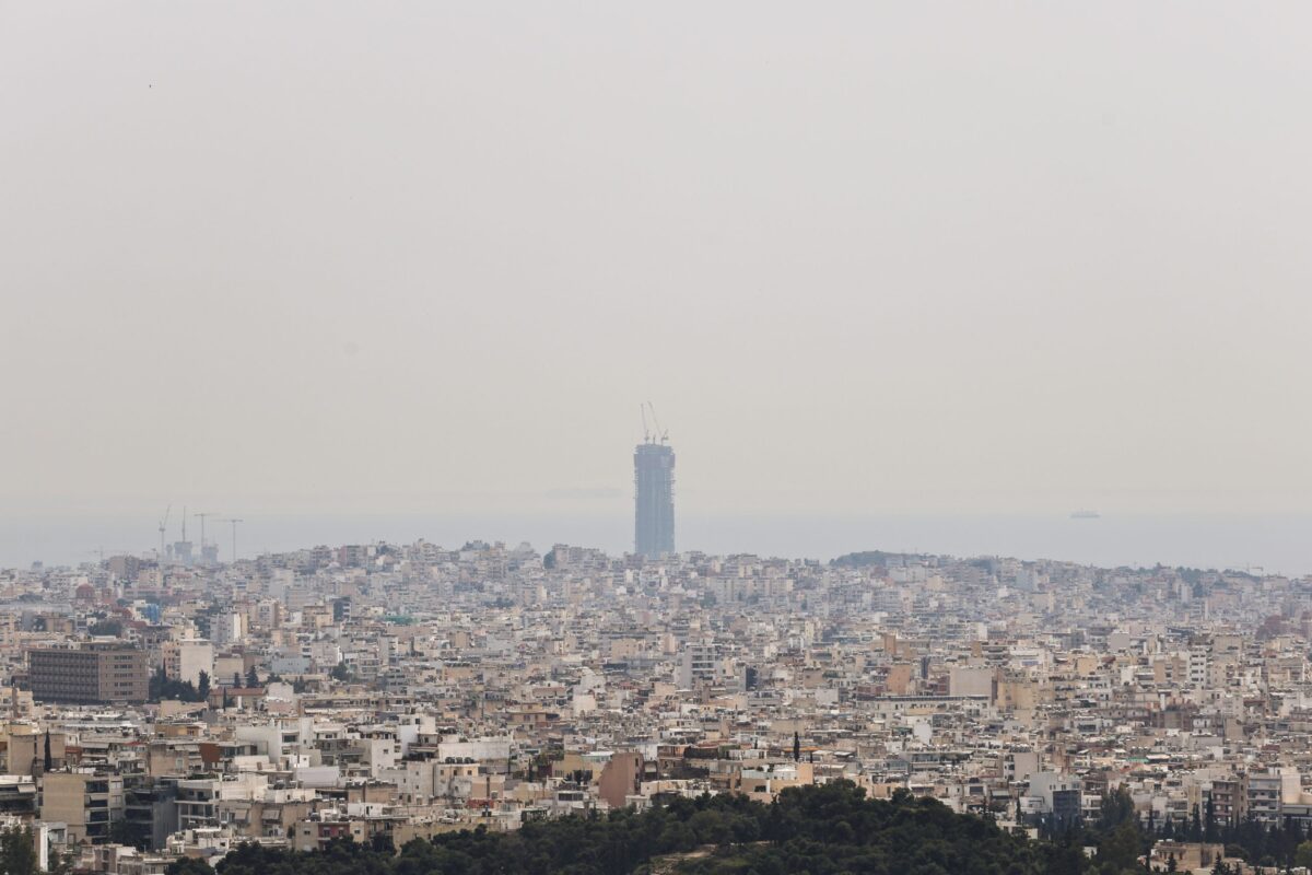 Καιρός: Τοπικές βροχές και καταιγίδες σε Κρήτη, Κυκλάδες και Δωδεκάνησα – Από Σάββατο υποχωρεί η αφρικανική σκόνη