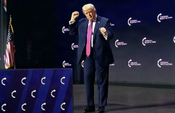 Μπαράζ δηλώσεων Τραμπ με αισιοδοξία ακόμη και για το θέμα του εμπλουτισμένου ουρανίου – Ιράν: Επτά ψεύδη σε μία ώρα