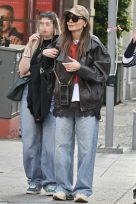 Δέσποινα Βανδή: Ποιος είναι ο άντρας που ήταν μαζί της στο κέντρο της Αθήνας; Δείτε φωτογραφίες