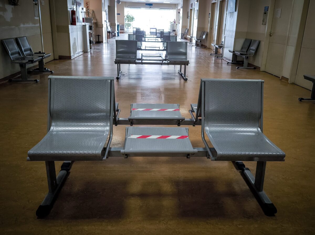 «Παρουσιάστηκε ψευδώς ως νοσηλεύτρια», υποστηρίζουν οι υπάλληλοι του νοσοκομείου Κεφαλονιάς για τις καταγγελίες μετά τον θάνατο της Μυρτώς