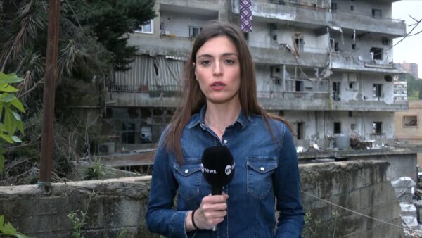 Το EΡΤnews στην «πύρινη ζώνη» του νοτίου Λιβάνου: Ερείπια αντικρίζουν οι εκτοπισμένοι της Ναμπατίγιε
