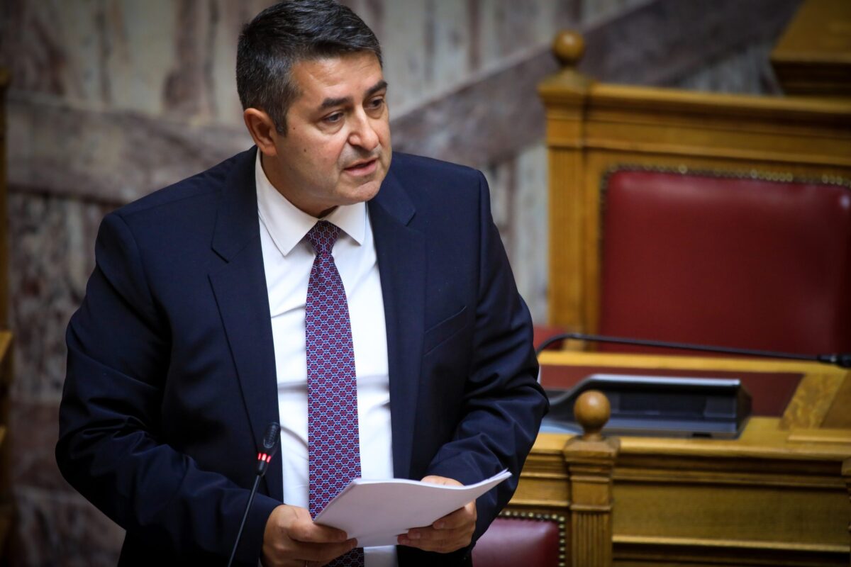 Εξακολουθεί να νοσηλεύεται στη ΜΕΘ ο Γιώργος Μυλωνάκης – Κρίσιμη αλλά σταθερή η κατάσταση της υγείας του