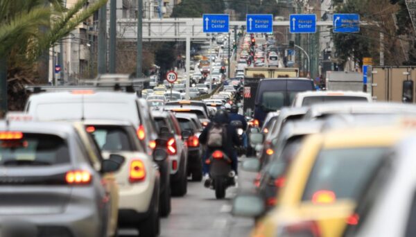 Η Αθήνα σε κυκλοφοριακή ασφυξία