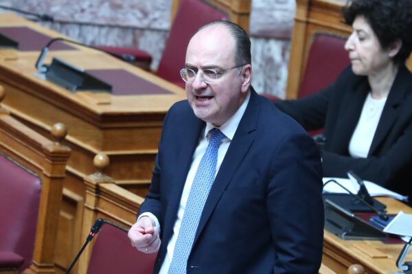 Υπόθεση Λαζαρίδη: «Φουντώνει» η πολιτική αντιπαράθεση μετά την ανάρτησή του – «Όχι στην τοξικότητα» λέει η κυβέρνηση