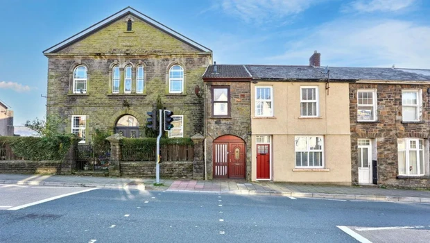 26.420 ευρώ για 2,2 μέτρα – Το πιο στενό σπίτι της Βρετανίας που προκάλεσε φρενίτιδα σε δημοπρασία