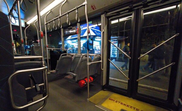 Ηλικιωμένη ξέχασε σε λεωφορείο τσάντα με 30.000 ευρώ και τιμαλφή – Τι είπε στο ΕΡΤnews Radio 105,8 ο Διευθυντής  Οδικών Συγκοινωνιών