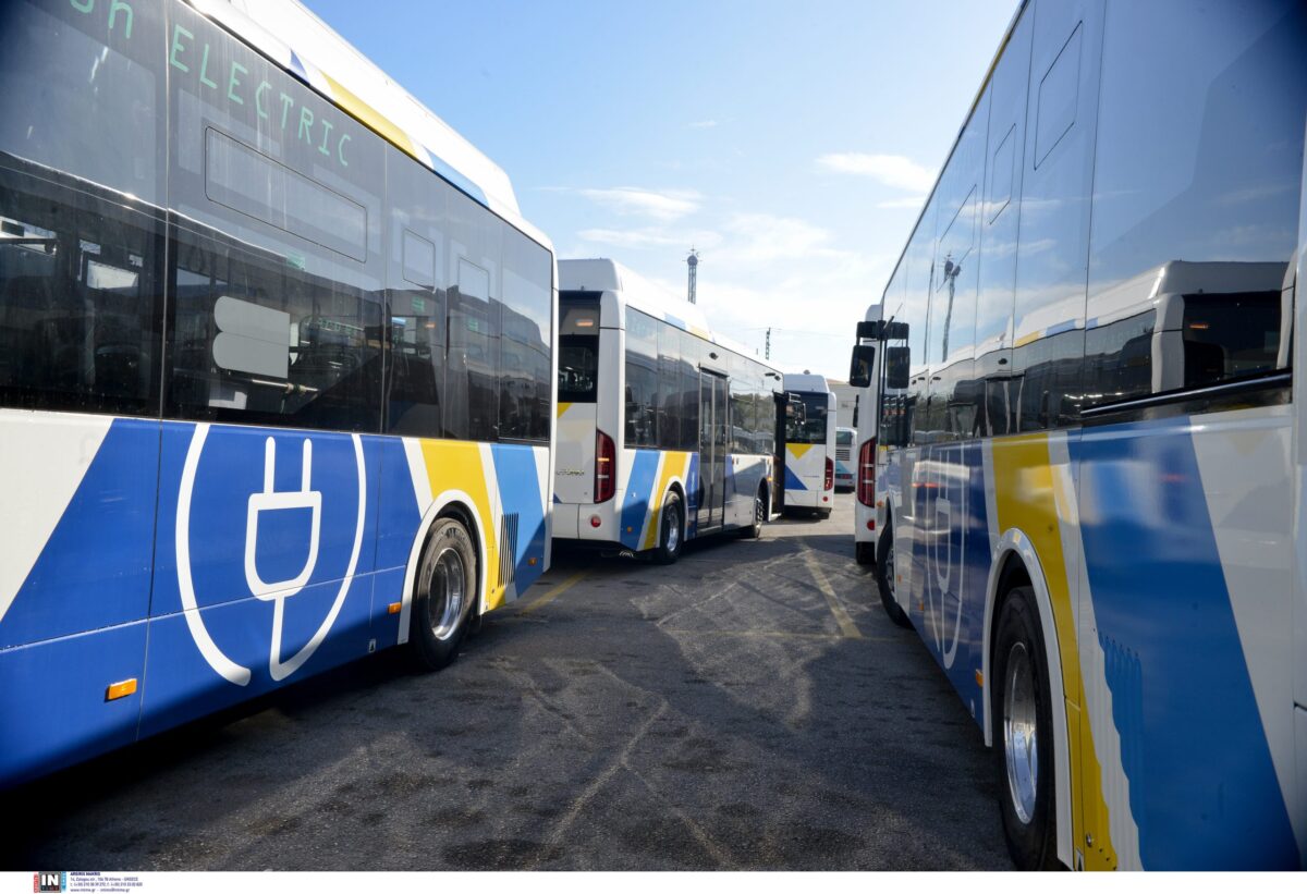 «Λίφτινγκ» στα αστικά λεωφορεία σε Αθήνα και Θεσσαλονίκη – Ανοιχτό rebranding με κάλεσμα σε όλους τους designers και 10.000 ευρώ έπαθλο