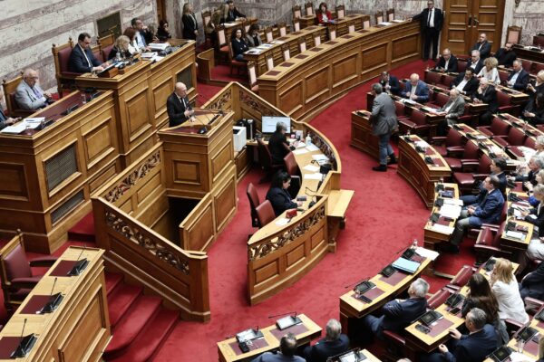 Απουσίες και λάθη στην ψηφοφορία για την άρση ασυλίας των 13 βουλευτών της ΝΔ