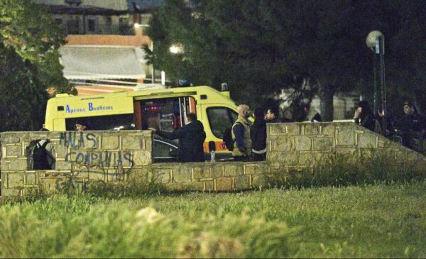 Νεκρός 25χρονος στον Άγιο Δημήτριο – Βρέθηκε μαχαιρωμένος στο πάρκο Ασυρμάτου