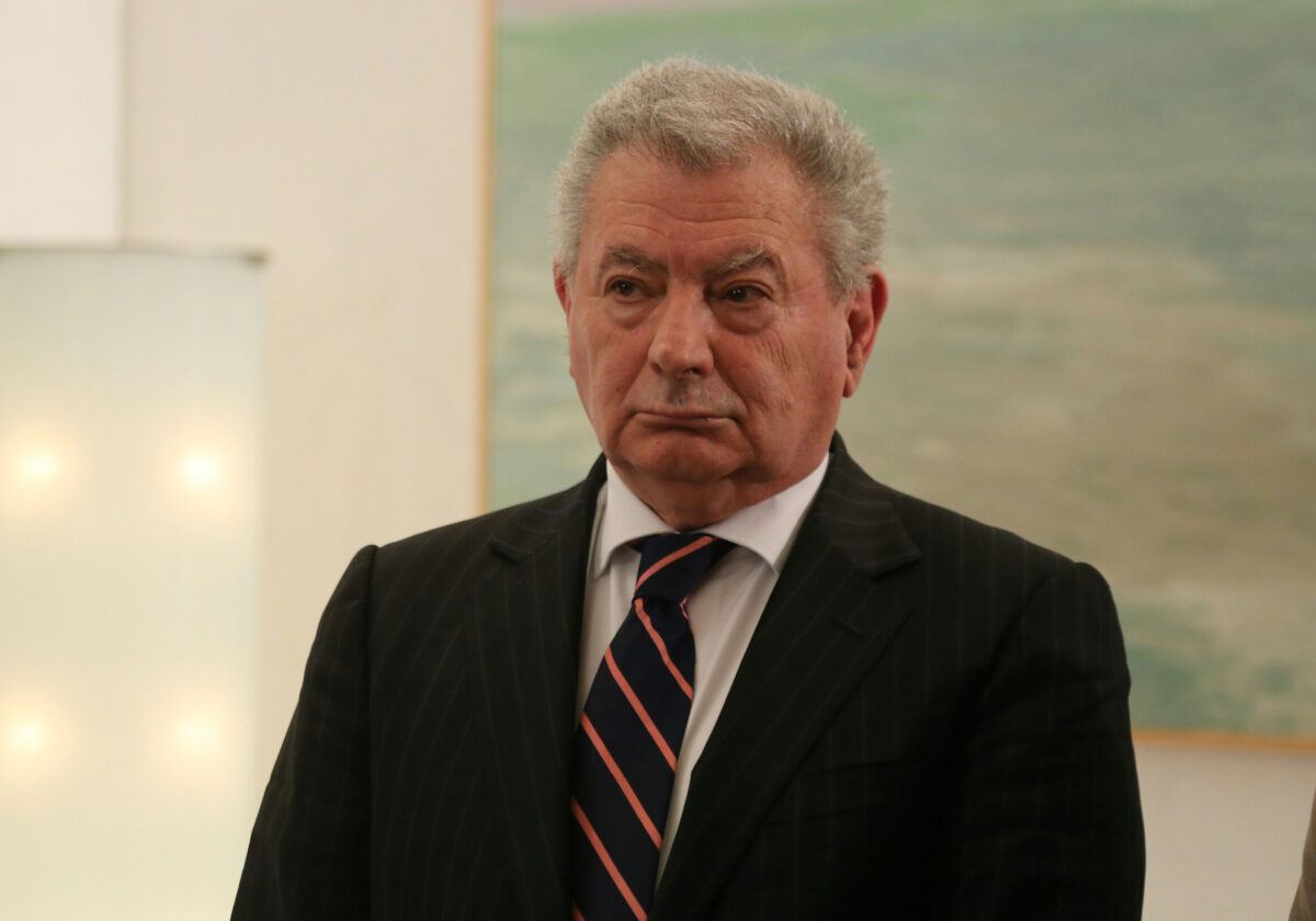 Δίκη για τον θάνατο του Σήφη Βαλυράκη: Δύο τραύματα θα ήταν θανατηφόρα ακόμα κι αν δεν έπεφτε στο νερό, κατέθεσε ο ιατροδικαστής