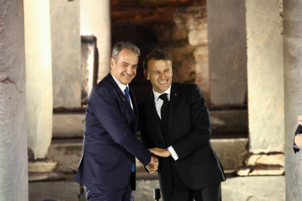 Μακρόν: «Αν η Τουρκία απειλήσει την Ελλάδα, να ξέρετε ότι θα είμαστε εδώ»