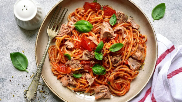 Ζυμαρικά με τόνο – Έτοιμα σε λιγότερο από 20 λεπτά