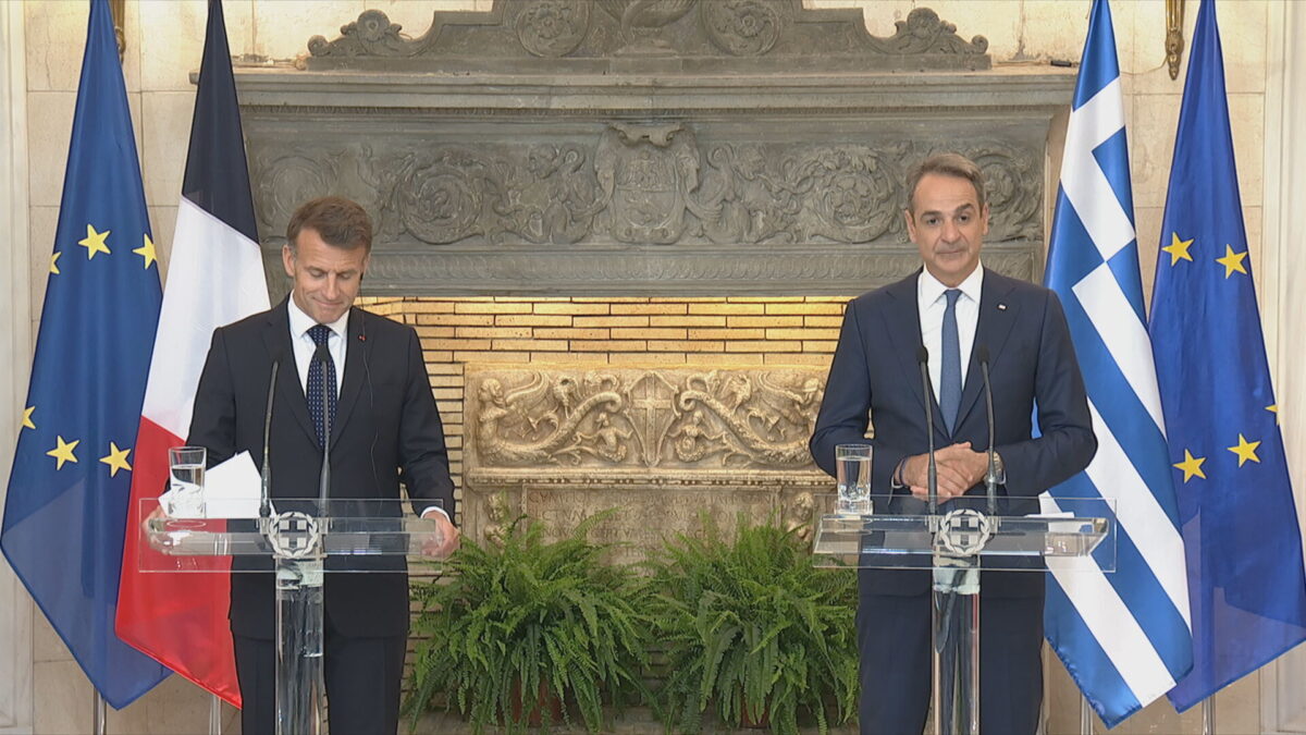Κοινές δηλώσεις Μητσοτάκη – Μακρόν στο Μέγαρο Μαξίμου: Αποδείξαμε ότι η ευρωπαϊκή αλληλεγγύη θεμελιώνεται με πράξεις