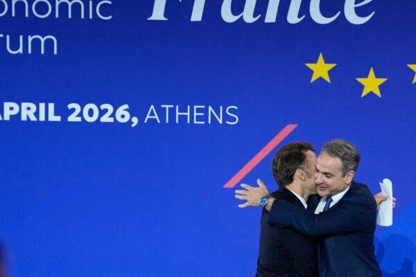 Μακρόν στο Ελληνογαλλικό Επιμελητήριο: Η Ελλάδα πρότυπο οικονομικής προόδου – «Υποδειγματική η συνεργασία μας», τόνισε ο Μητσοτάκης