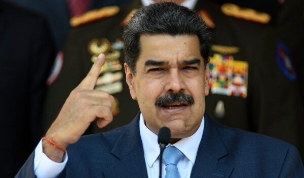 Οι ΗΠΑ συμφωνούν να αναλάβει η κυβέρνηση της Βενεζουέλας τα δικαστικά έξοδα του Μαδούρο, βάζοντας τέλος στην αντιπαράθεση