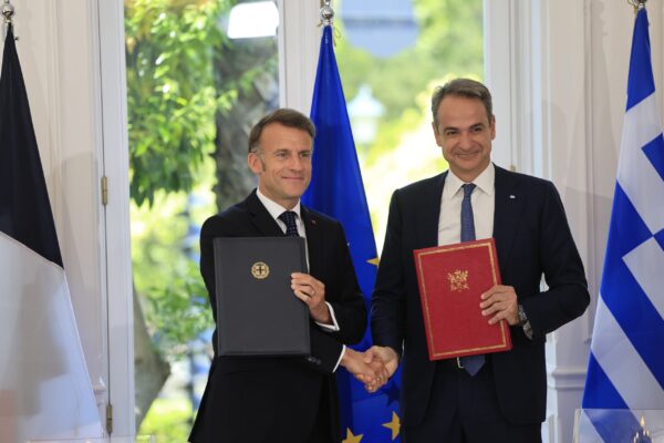 Σε ισχυρή οικονομία και άμυνα, ποντάρουν Ελλάδα και Γαλλία – Η αποτίμηση της επίσκεψης Μακρόν στην Αθήνα