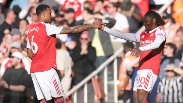 Ανέβηκε κορυφή και περιμένει η Άρσεναλ