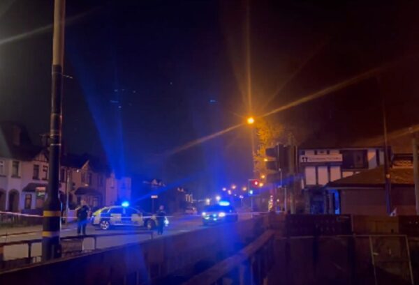 Συναγερμός στο Μπέλφαστ: Έκρηξη παγιδευμένου με εκρηκτικά οχήματος έξω από αστυνομικό τμήμα