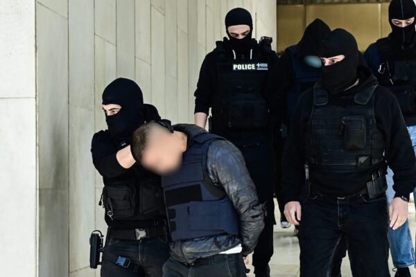 Δολοφονία στον Άγιο Δημήτριο: Δεν ήθελε να αφαιρέσει ζωή – Το μαχαίρι το είχε γιατί φοβόταν, λέει ο δικηγόρος του 20χρονου κατηγορούμενου στο ΕΡΤnews