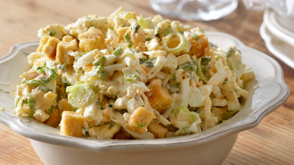 Σαλάτα με αυγά και μαγιονέζα: Η πιο δροσερή και χορταστική επιλογή